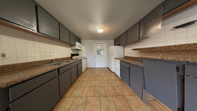Building Photo - 2611 41st Ave N