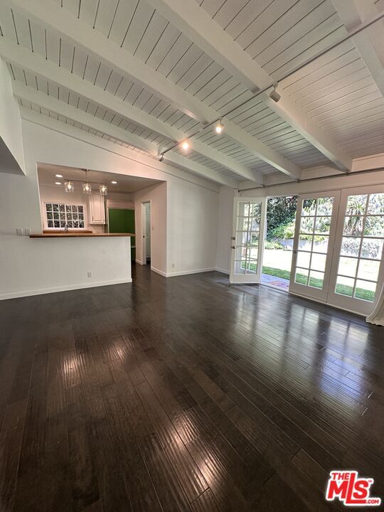 Foto del edificio - 543 E Channel Rd
