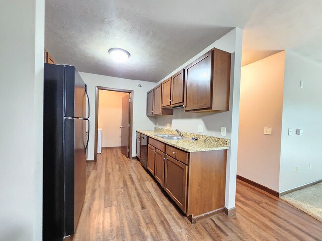 Building Photo - PRAIRIE POINTE APARTMENTS