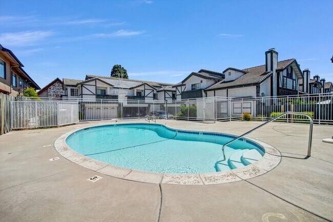 Building Photo - 217 E Commonwealth Ave