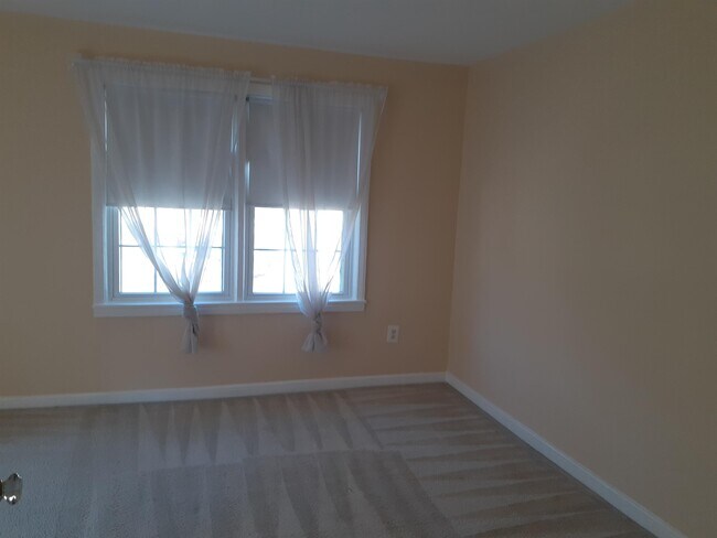 Building Photo - 806 S Arlington Mill Dr
