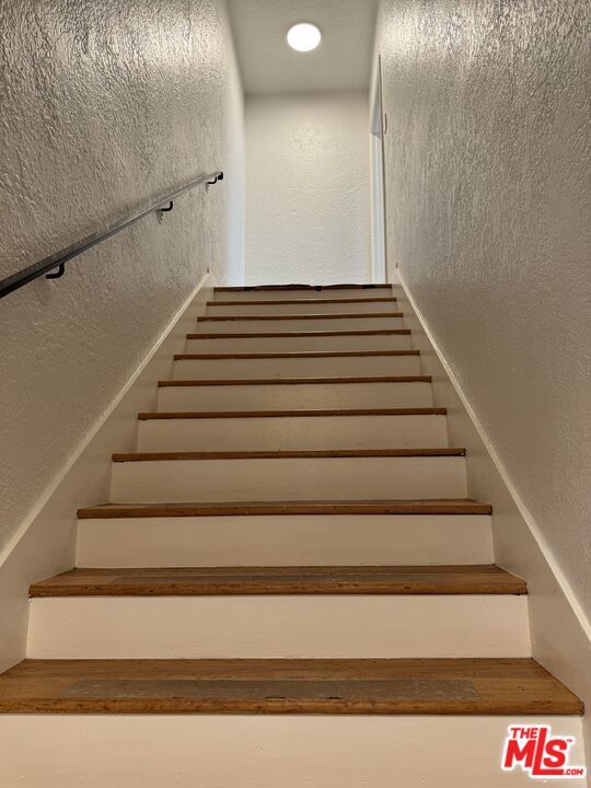 Building Photo - 122 N Orange Dr