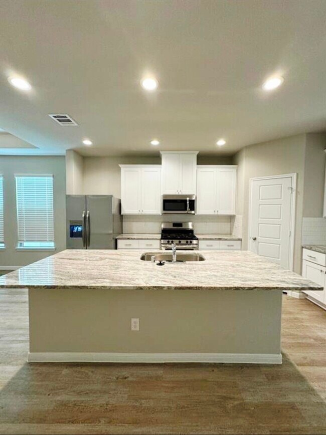 Foto del edificio - 504 Emerald Thicket Ln