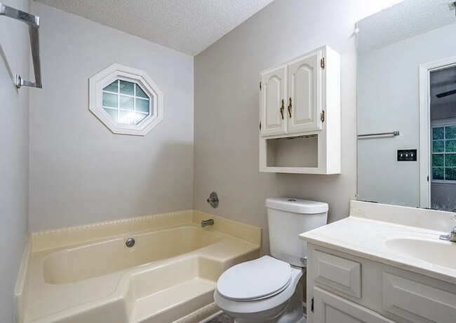 Building Photo - 1383 Poplar Pointe SE