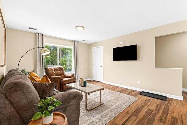 Foto del edificio - 18423 Sharon Ln