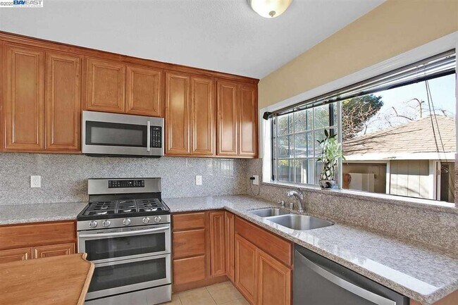 Building Photo - 1229 Whitton Ave