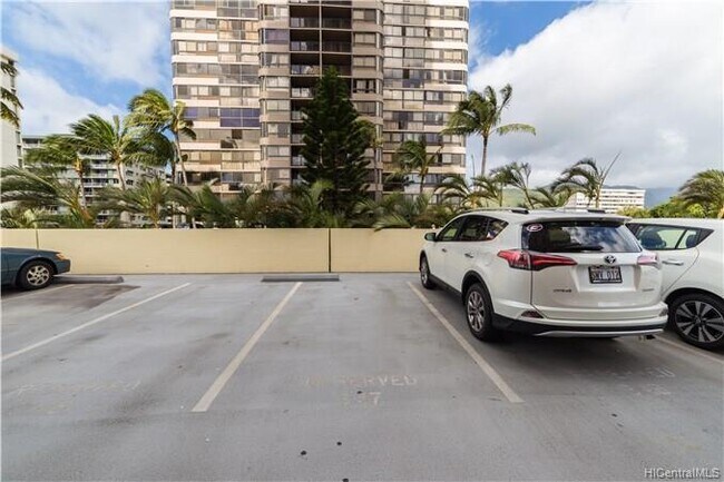 Parking - 2740 Kuilei St