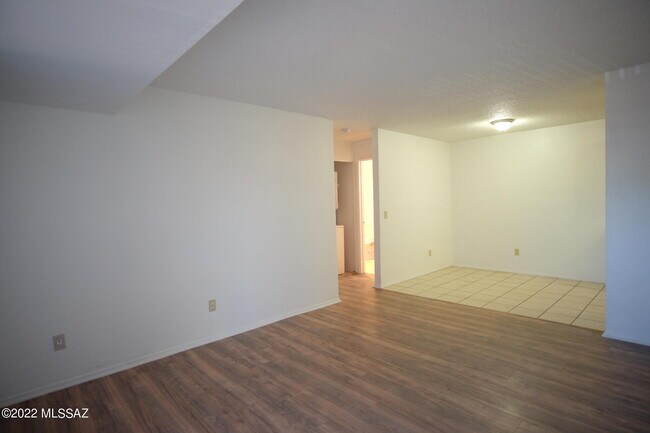 Foto del edificio - 6625 E Golf Links Rd