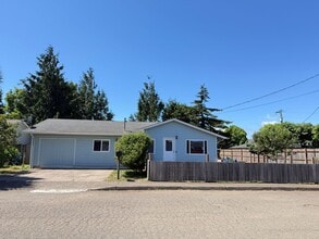 Building Photo - 602 Ash Ave
