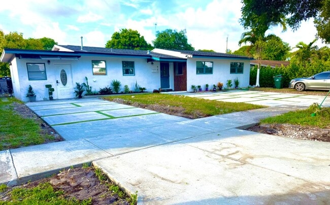 Building Photo - 961 NW 200th St