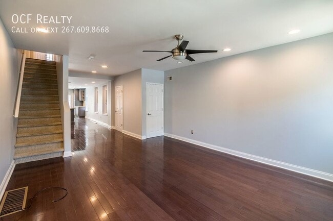 Building Photo - Spacious 2 bedroom, 2.5 bath home in Point...