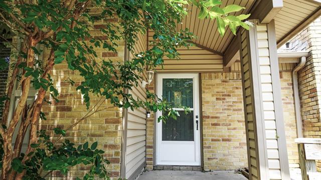 Foto del edificio - 4734 Cliffwood Dr