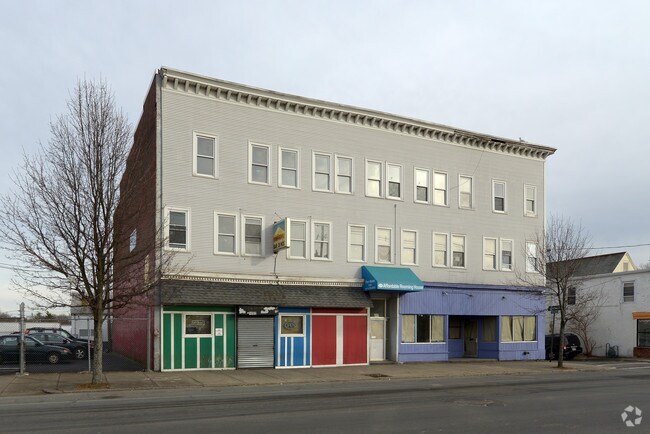 Building Photo - 1002 Main St
