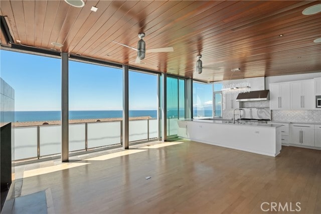 Building Photo - 3316 Crest Dr