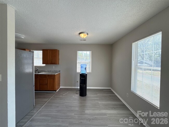 Foto del edificio - 333 E Todd Ln