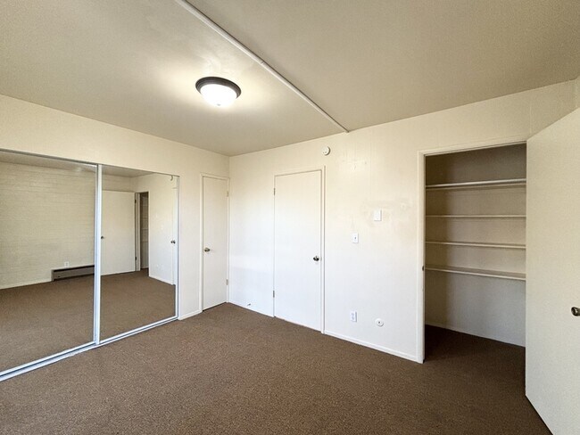 Building Photo - 599 Darwin St