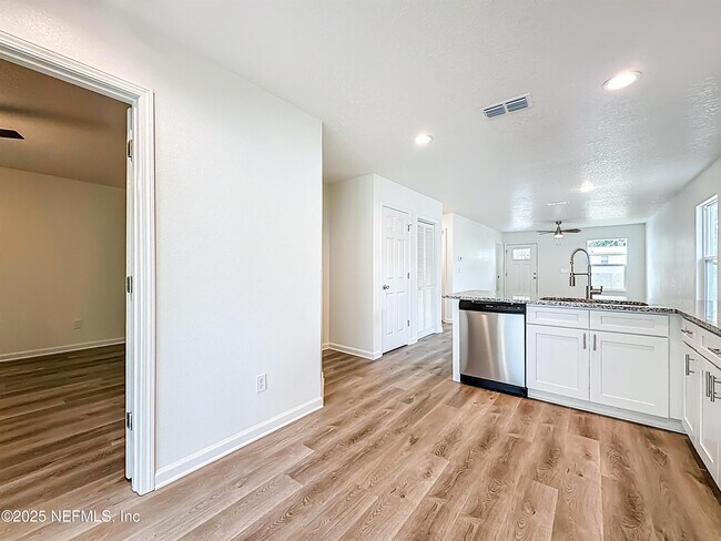 Foto del edificio - 788 W 5th St