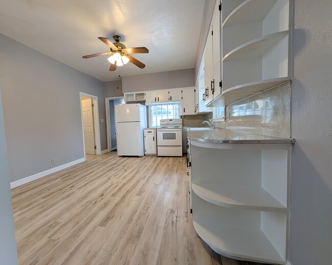 Building Photo - 306 N State St