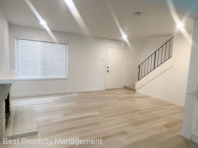 Building Photo - 4 br, 2.5 bath House - 3094 Dickens Court