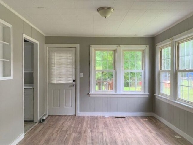 Building Photo - 1229 Murfreesboro Hwy