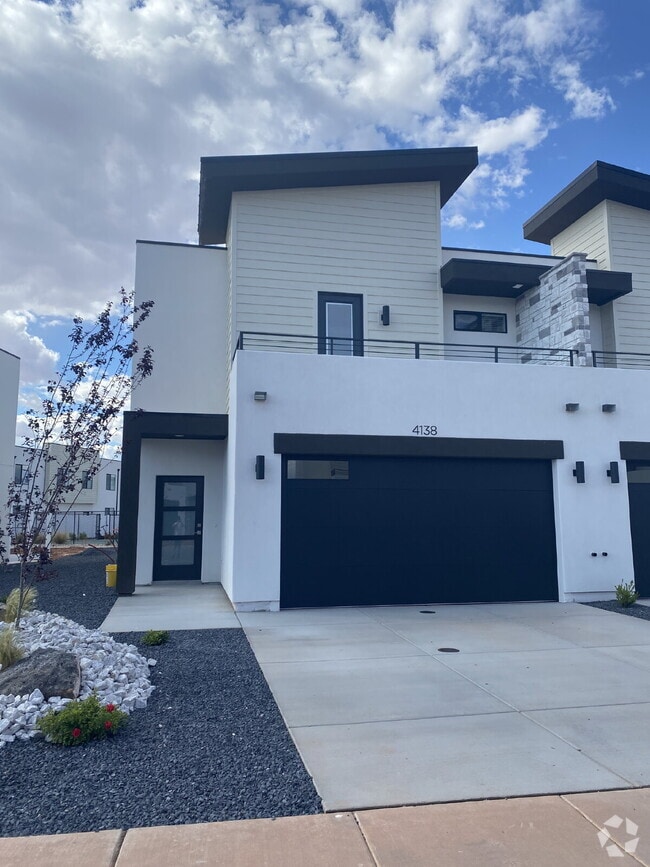 Building Photo - 4138 Baywood Dr