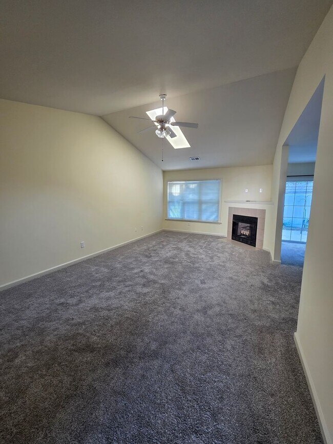 Foto del edificio - 3 BR Townhome in north High Point!