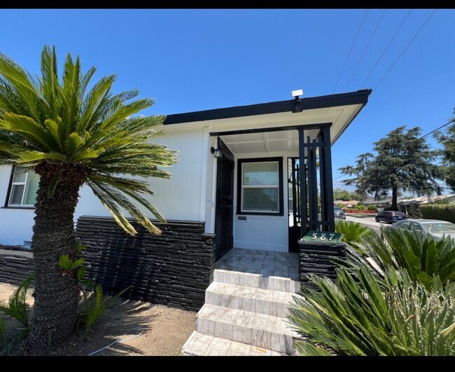 Foto del edificio - 587 E Arrow Hwy