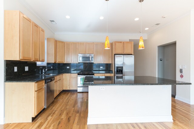 Foto del edificio - 3300 W Lawrence Ave