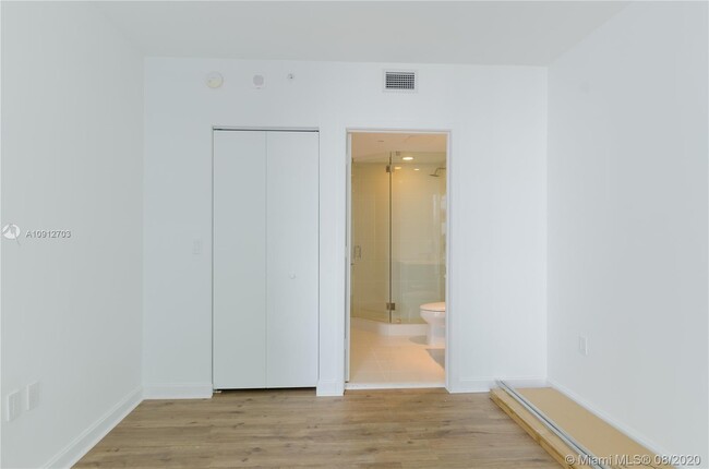 Foto del edificio - 45 SW 9th St