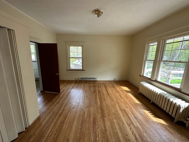 Foto del edificio - Newly renovated 2 Bedroom Apartment.