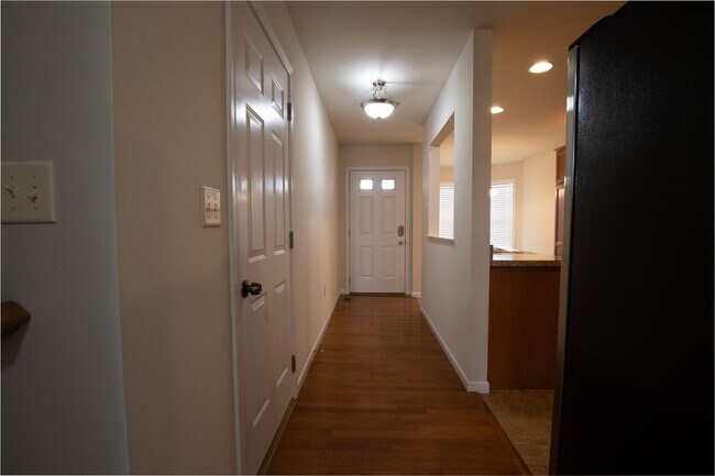 Foto del edificio - Spacious 3BR Townhome in Harrisburg – First-floor primary bedroom, Garage & Deck!