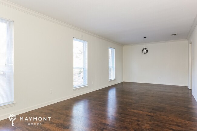 Foto del edificio - 1401 Jennifer Dr