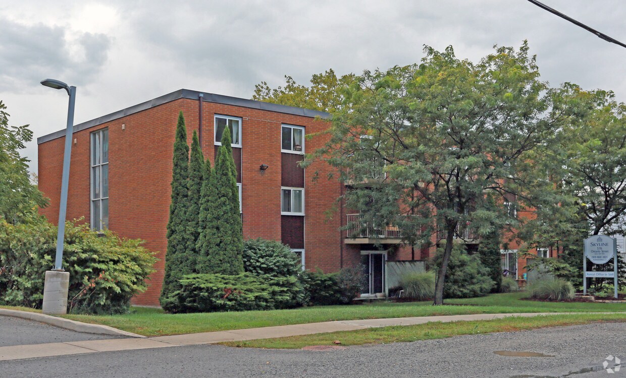 Building Photo - Henley & Cypress Gardens