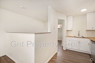 Building Photo - 2324 NE 70th St