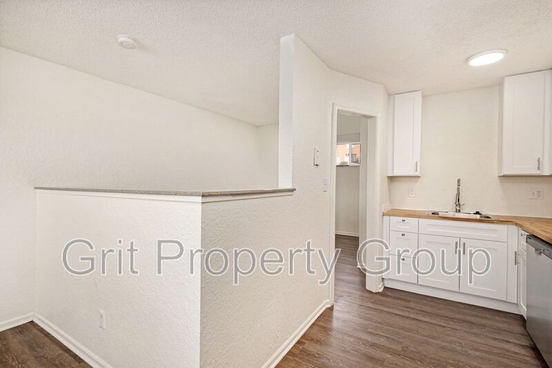 Foto principal - 2324 NE 70th St