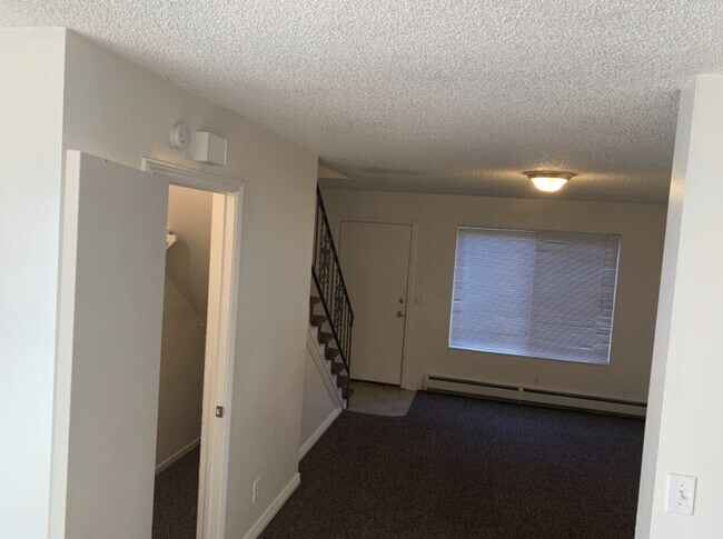 Building Photo - 835 E 275 N