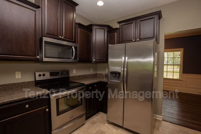 Foto del edificio - 9789 Yellow Pine Dr.