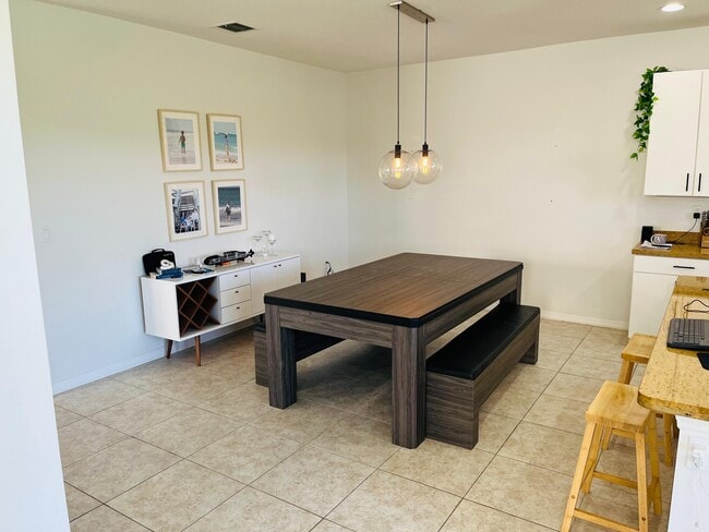 Photo - 616 NE 193rd St (Miami, FL) House