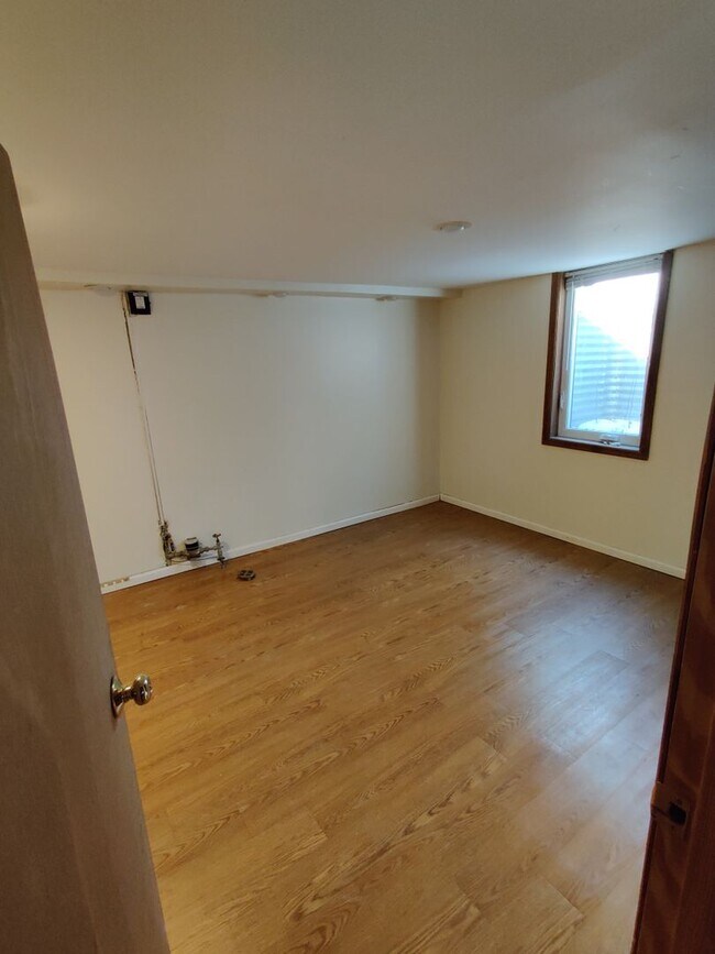 Foto del edificio - 5159 Knox AVe N