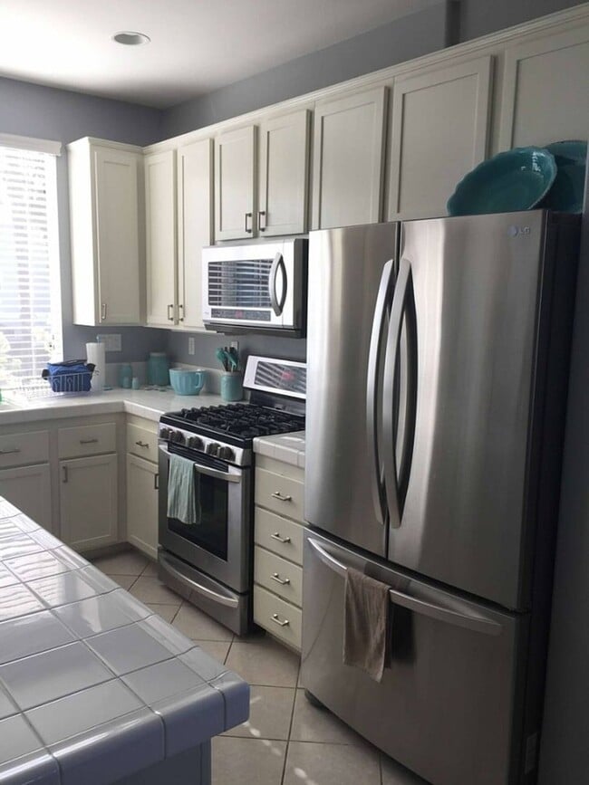 Foto del edificio - 3 BD/ 2.5 BA SHORT-TERM FURNISHED TOWNHOME...