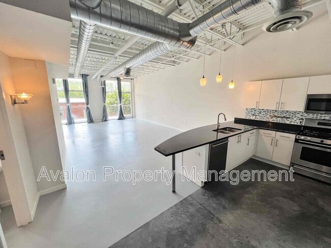 Building Photo - 5200 Peachtree Rd