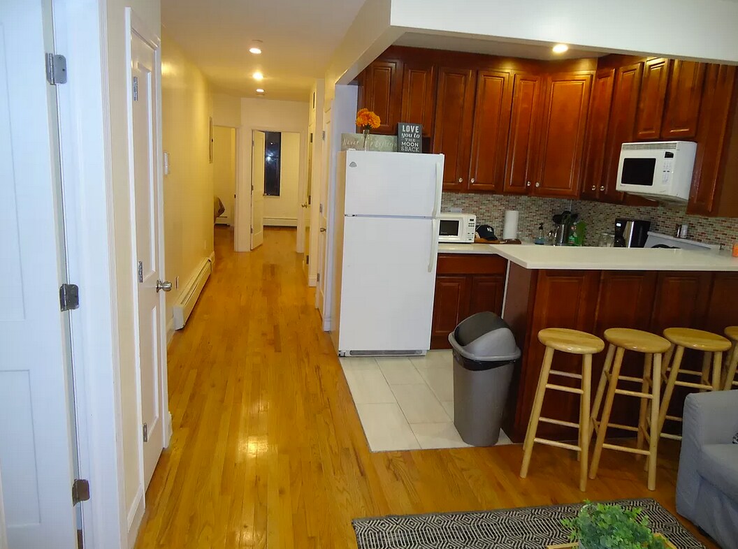 Primary Photo - 387 8th Ave