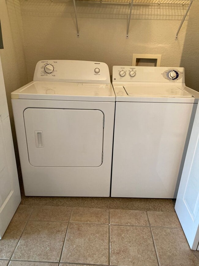 Building Photo - Spacious 1 Bedroom Near Valencia and 408