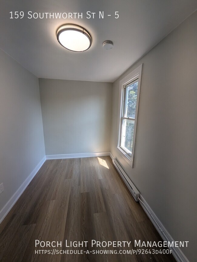 Photo du bâtiment - Bright and Fully Remodeled 2 Bedroom