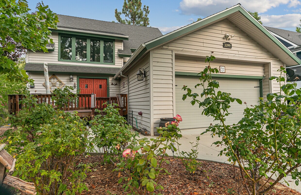 Primary Photo - 1399 Regina Dr