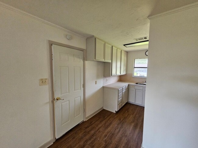 Building Photo - 3 Bedroom Single Family Home in Orange