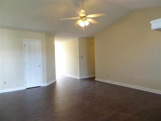 Foto del edificio - 3 BR, 2 BH, Double Garage Home in a Well E...