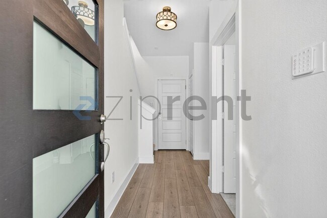 Building Photo - Unit
