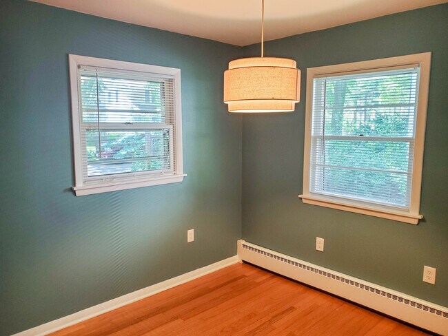 Dining - 2106 Madison St