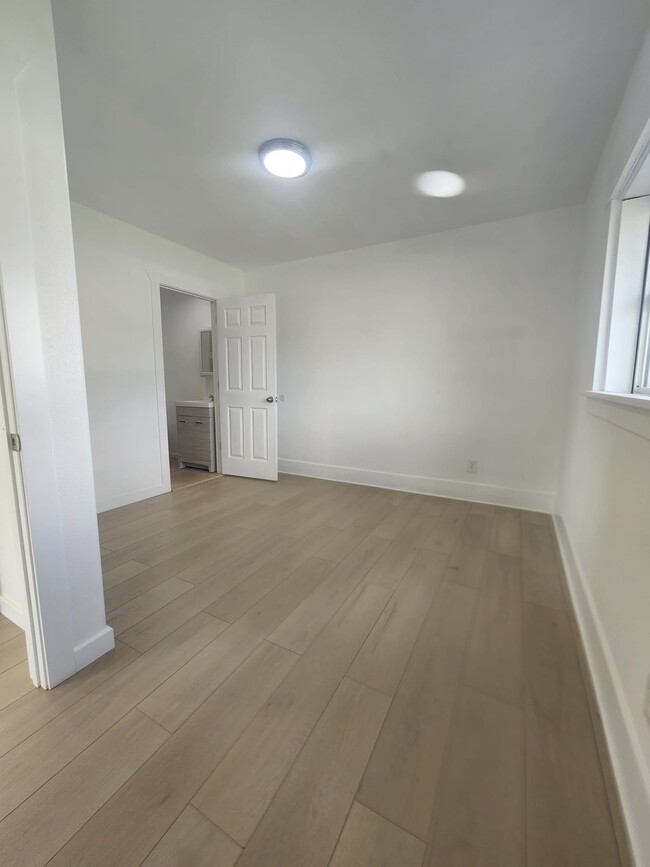 Foto del edificio - Rupert Fourplex